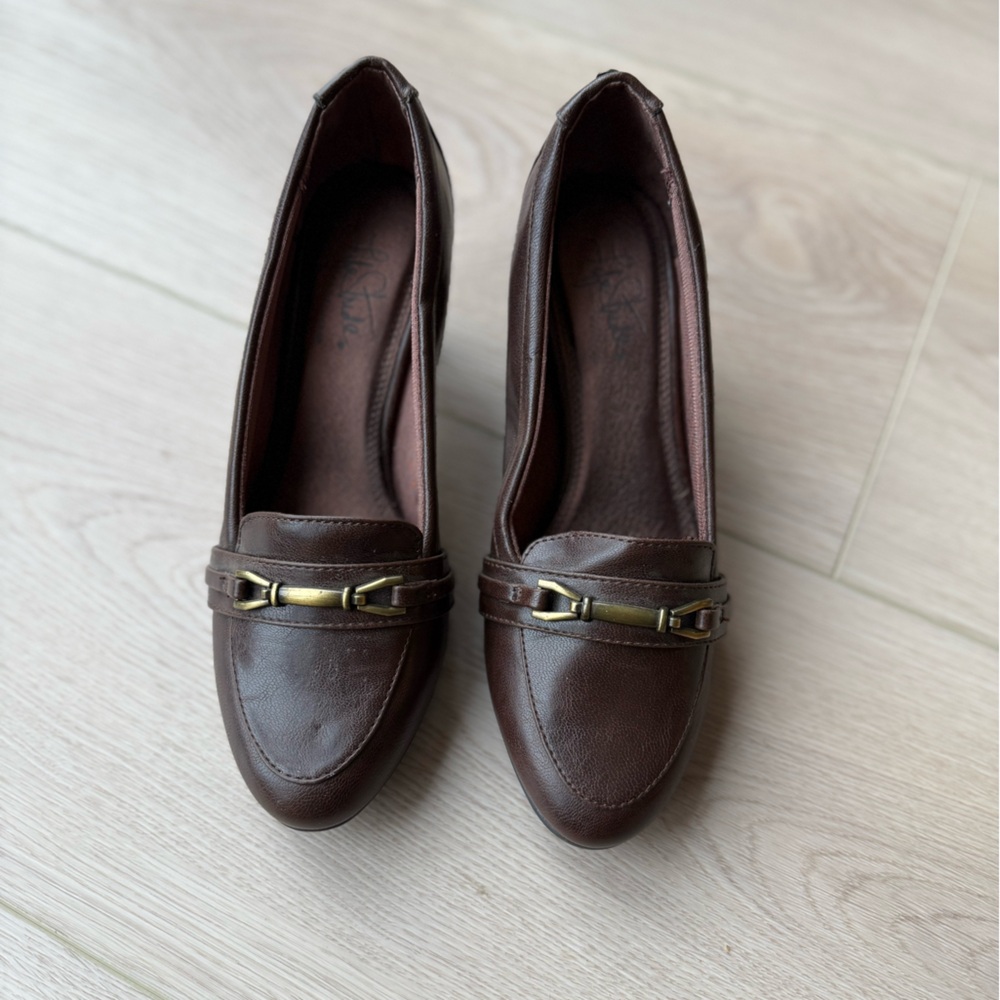 Elegant Brown Loafers with Heel for Women